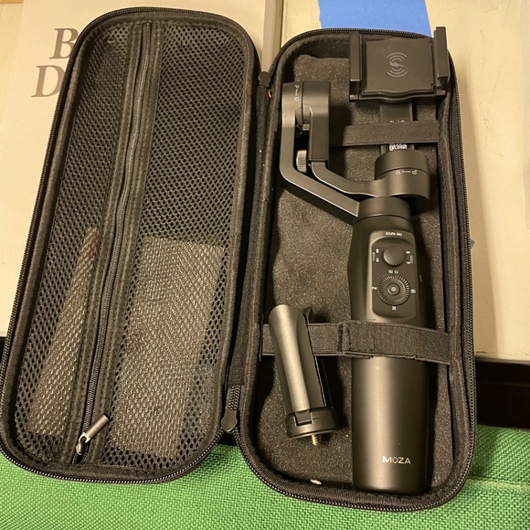 MOZA MINI MI 3-AXIS HANDHELD GIMBAL - Picture 3 of 3